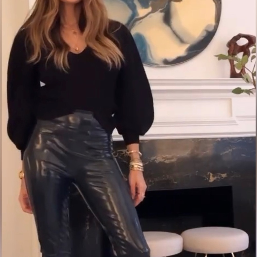 Banana Republic - v neck - XS knit top - balloon sleeves